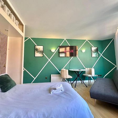 Studio Flat By Brookland Stays Serviced Accommodation Short Lets Leeds With Free Wifi Extérieur photo