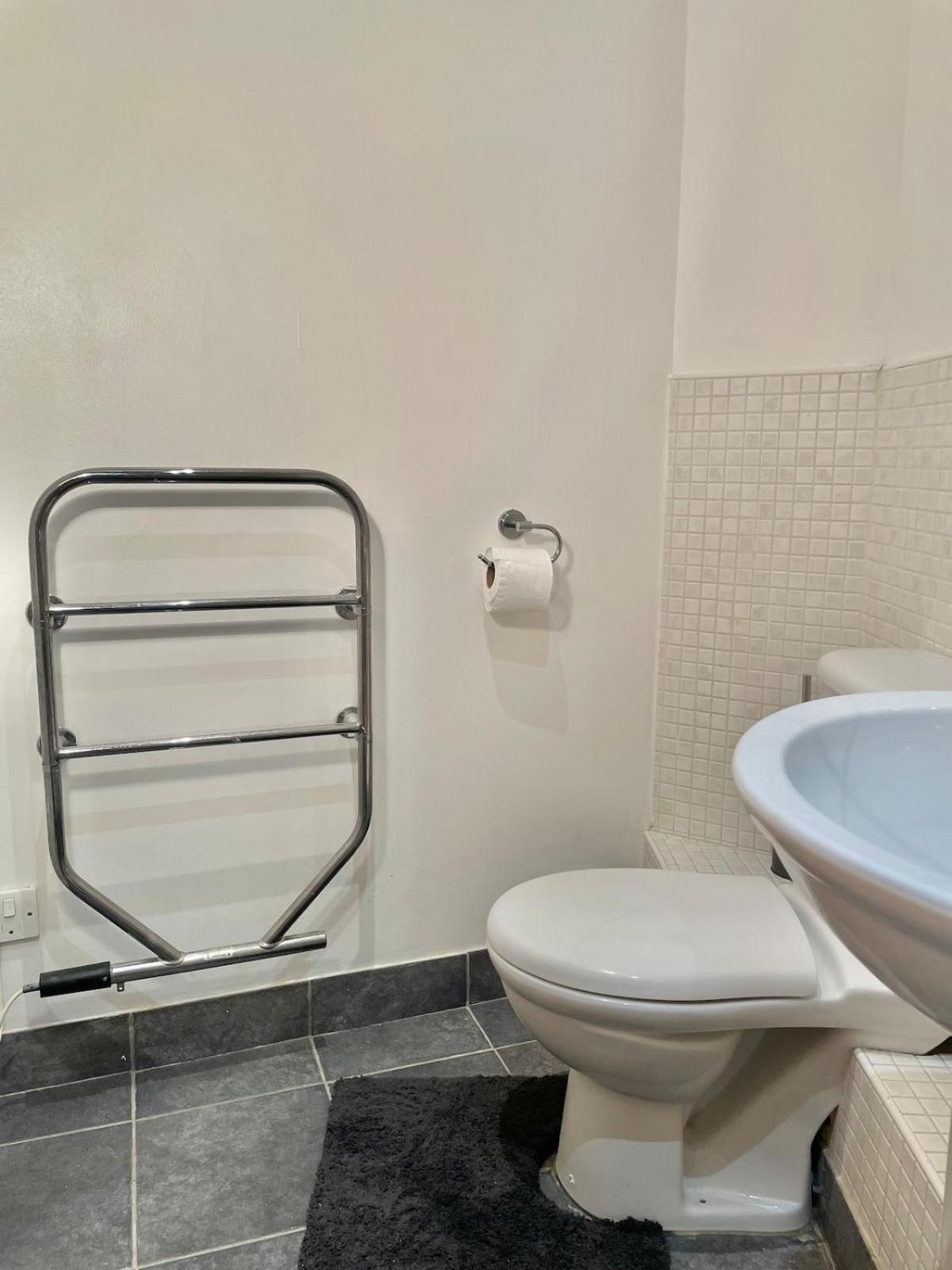 Studio Flat By Brookland Stays Serviced Accommodation Short Lets Leeds With Free Wifi Extérieur photo