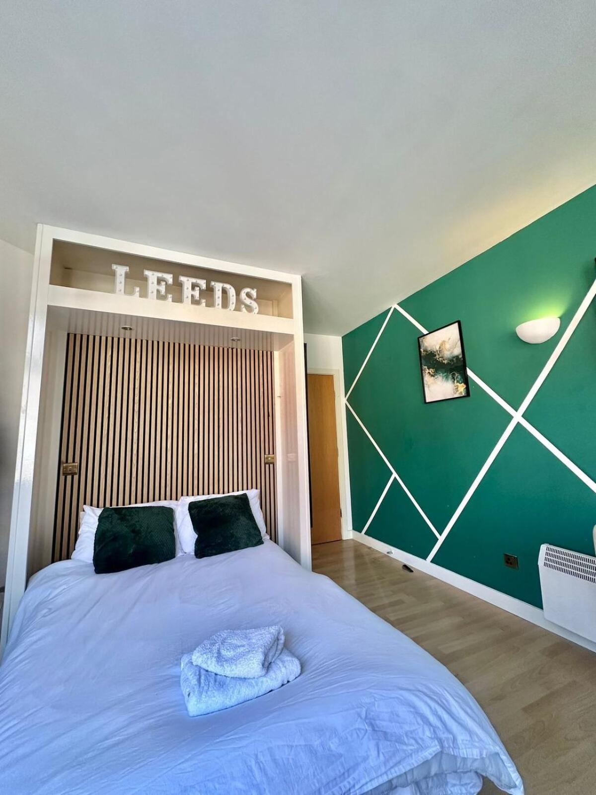 Studio Flat By Brookland Stays Serviced Accommodation Short Lets Leeds With Free Wifi Extérieur photo